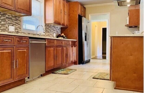 Montgomery House | Huntington Haven