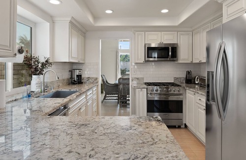 Huntington Beach House | Huntington Hideout | Gourmet Kitchen, Poolside Oasis, Hot Tub | Mins to Beach
