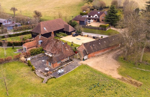 Henley House | Hunts cottage - Pet friendly