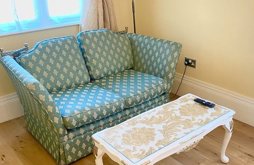 Crawley Down Bed & Breakfast | Huntsland House