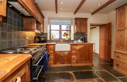 Ulverston Cottage | HUNTSMANS COTTAGE, family friendly, with open fire in Ulverston