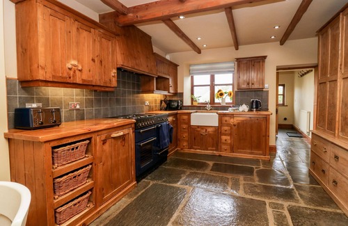 Ulverston Cottage | HUNTSMANS COTTAGE, family friendly, with open fire in Ulverston