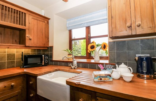 Ulverston Cottage | HUNTSMANS COTTAGE, family friendly, with open fire in Ulverston