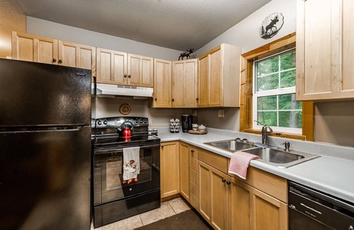 De Borgia Cabin | Huntsman’s Hideout- Deborgia, Montana 15 mins from Look Out Ski Resort