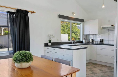Taupo House | Huon Homestay Summary