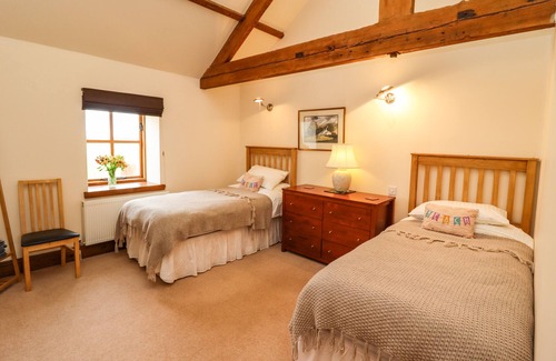 Thwing Cottage | HURDLES COTTAGE, family friendly, with pool in Great Driffield