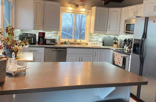 Ashfield-Colborne-Wawanosh Cottage | Huron Hideaway - Lakefront Cottage Hotub/Pets