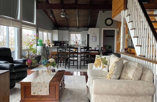 Ashfield-Colborne-Wawanosh Cottage | Huron Hideaway - Lakefront Cottage Hotub/Pets