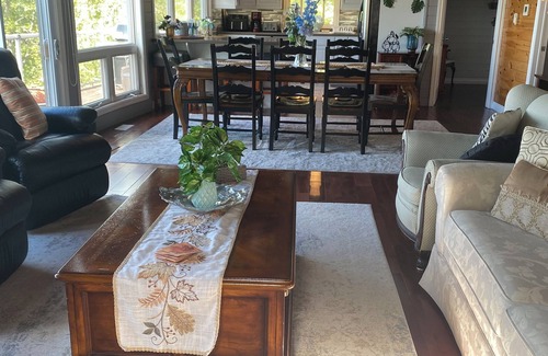 Ashfield-Colborne-Wawanosh Cottage | Huron Hideaway - Lakefront Cottage Hotub/Pets