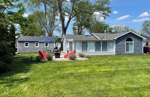 Huron House | Huron Lake House Getaway at Old Homestead Beach = Beach & Chill
