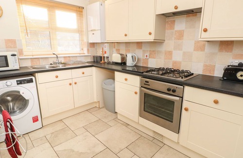 Freshwater Cottage | HURST VIEW, pet friendly, country holiday cottage in Yarmouth