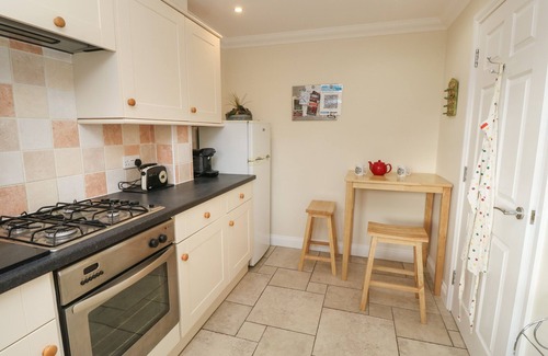 Freshwater Cottage | HURST VIEW, pet friendly, country holiday cottage in Yarmouth