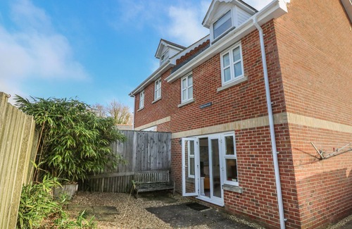 Freshwater Cottage | HURST VIEW, pet friendly, country holiday cottage in Yarmouth