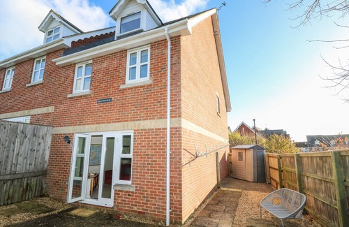 Freshwater Cottage | HURST VIEW, pet friendly, country holiday cottage in Yarmouth