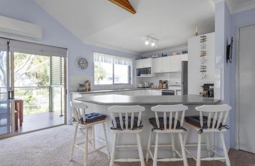 Vincentia House | Husky Big Beach - Belle Escapes Jervis Bay