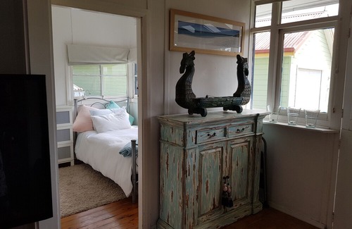 Huskisson Cottage | Husky Waters Shack overlooking the moored yachts