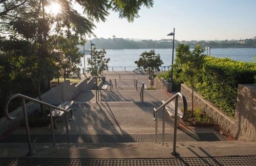 New Farm Apartment | Hustle & Bustle! 2 Bed/1Bath/1Car/Pool ~ Teneriffe