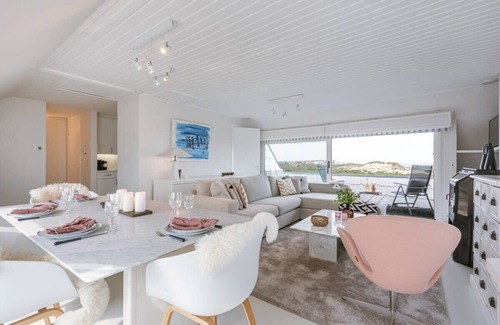 Oostduinkerke-Bad Apartment | Huswell - Bright apartment with panoramic view