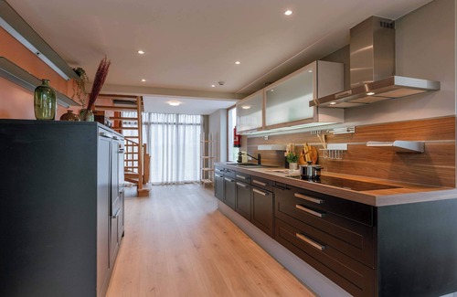 Ledegem House | Huswell - Charming Vacation Home with Lush Garden