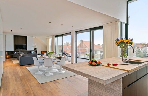 Duinbergen Apartment | Huswell - Majestic new penthouse with 2 parkings