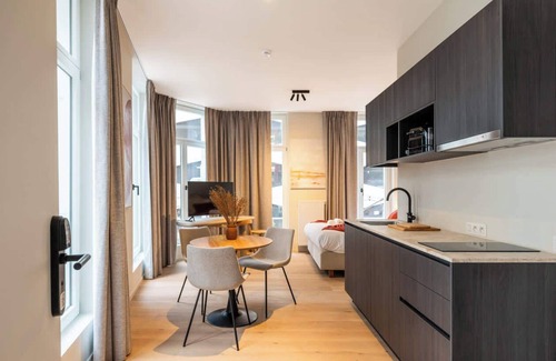 Ghent City Centre Apartment | Huswell - Modern Studio with Views