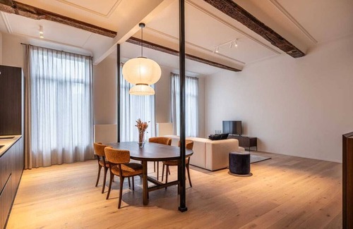 Kunstenkwartier Apartment | Huswell - Posh apartment with city view