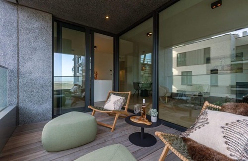 Ostend Apartment | Huswell - Stylish 2 bedroom with terrace and parking