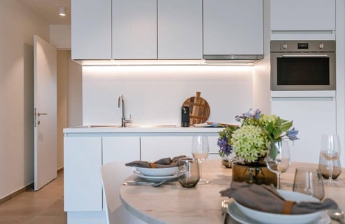 Ostend Apartment | Huswell - Stylish New Apartment + Free Parking