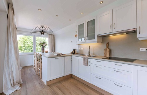 Lapscheure House | Huswell - Vacation home in Damme with sunny garden and views
