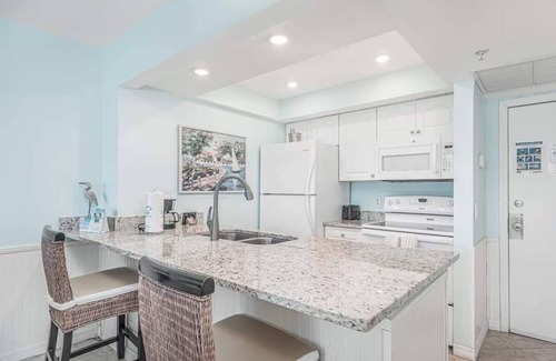 Hutchinson Island South Condo | Hutchinson Island,BeachFront, Heated Pool, Balcony, Top Floor