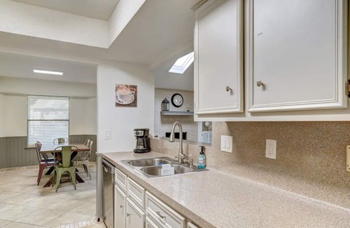 Hutto House | Hutto 4 BDRM GETAWAY HOME PERFECT FOR BUSINESS OR LEISURE.