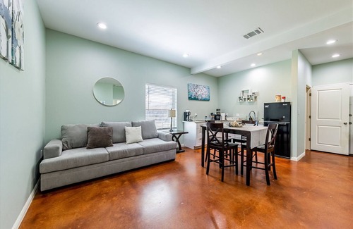 Hutto House | Hutto Casita 5 min from Kalahari Resorts & Dell Diamond!