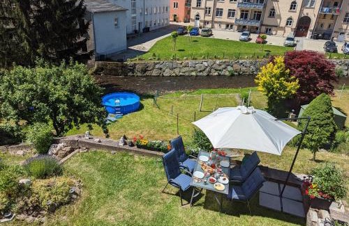 Sebnitz Apartment | HW4B - Urlaubsmagie - Zentral mit Gemeinschaftsgarten, -Pool & -Sauna