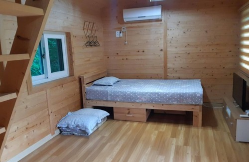 Hwacheon House | Hwacheon Bongori Tongnamujip Pension