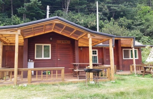 Hwacheon House | Hwacheon Bongori Tongnamujip Pension