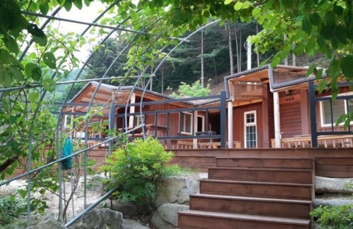 Hwacheon House | Hwacheon Bongori Tongnamujip Pension