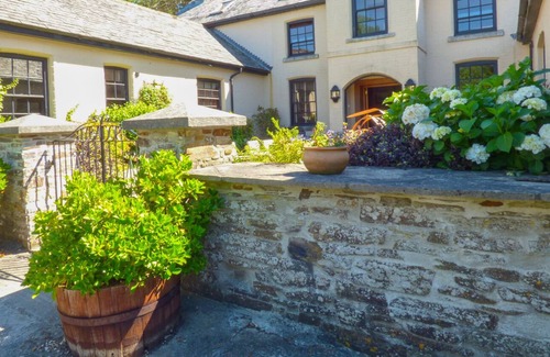 Fowey Cottage | HYBADORE COACH HOUSE, pet friendly, with open fire in Golant