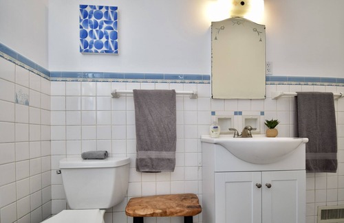 Oakley House | Hyde-Oakley Homestead. 4 bedroom/2.5 bath