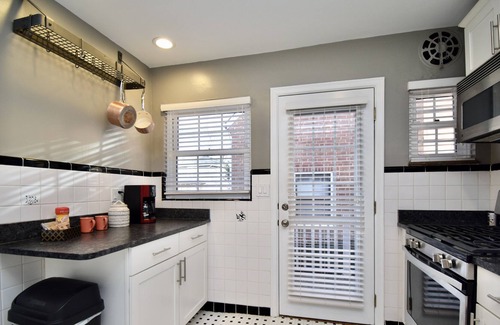 Oakley House | Hyde-Oakley Homestead. 4 bedroom/2.5 bath