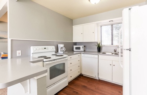 Hyde Park House | Hyde Park Historic District - Close To Everything Austin Has To Offer!