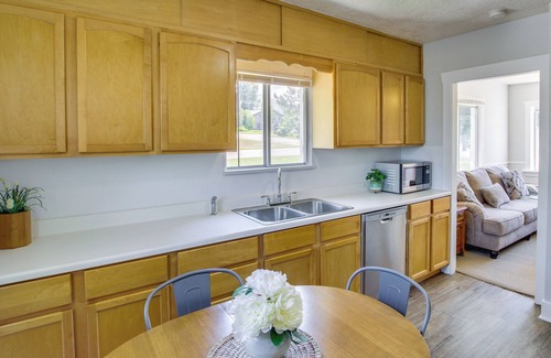 Hyde Park House | Hyde Park Home w/Fire Pit: Near Hiking Trails!