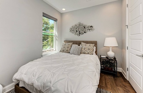 SoHo Apartment | Hyde Park/SoHo Modern Gem