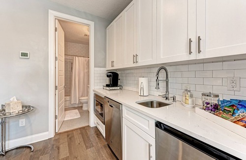 SoHo Apartment | Hyde Park/SoHo Modern Gem