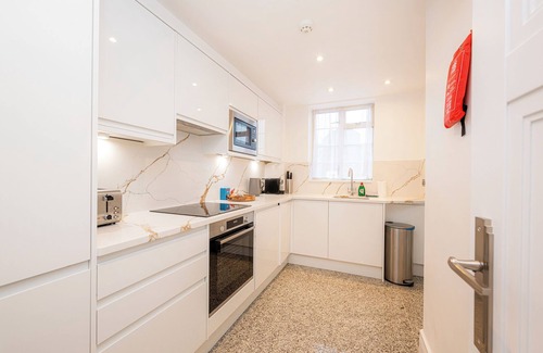 Knightsbridge and Belgravia Apartment | Hyde Park Views Three Bedroom Executive Apartment, Luxury, Comfort, location