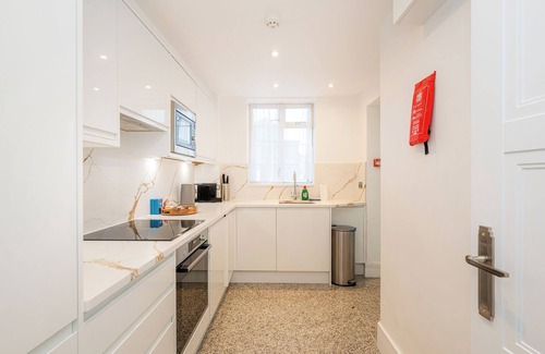 Knightsbridge and Belgravia Apartment | Hyde Park Views Three Bedroom Executive Apartment, Luxury, Comfort, location