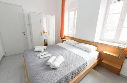 idhra Apartment | Hydra's Ruby