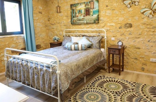 Siorac-en-Perigord House | Hydrangea Hideaway - Magnificent Guest House on the bank of the Dordogne