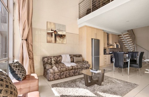 Sandown Apartment | Hydro Park Penthouse Loft