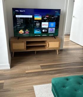 Kitchener Apartment | Hydropool Spa Hot Tub Bowling Alley Patio BBQ Games