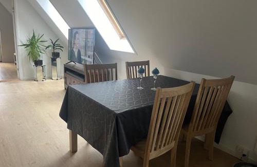 Aalborg Municipality Apartment | Hyggelig 1. sals lejlighed
